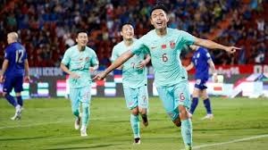 董路率队赢得欧洲足球冠军引发教练证争议